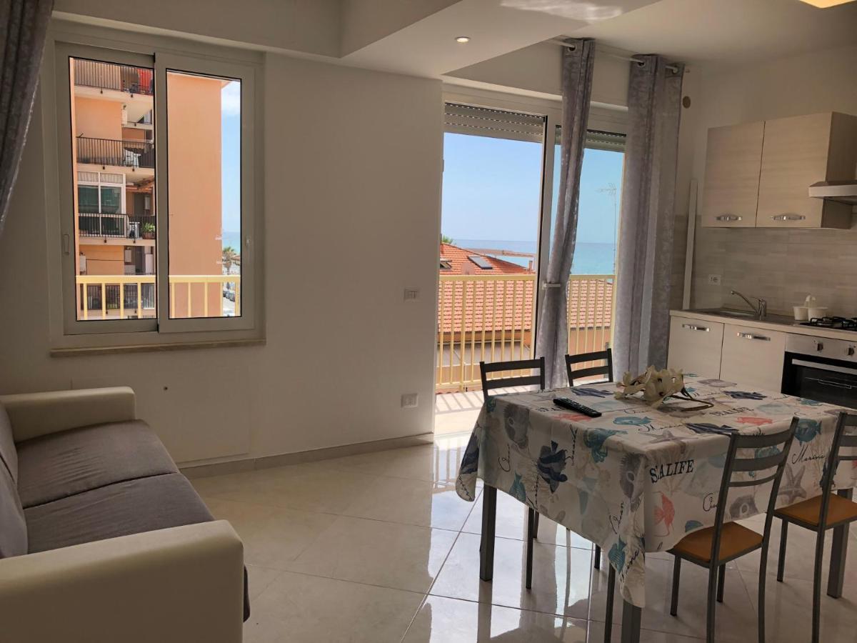 Casa Di Gio' Lägenhet Ventimiglia Exteriör bild
